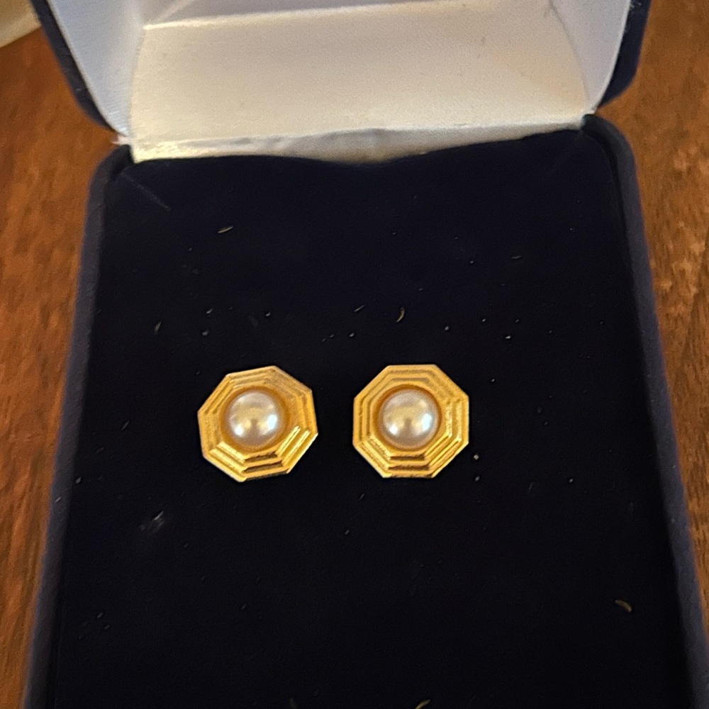 Faux pearl and gold earrings